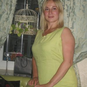 Девушки в Череповце: Наталья, 45 - ищет парня из Череповца