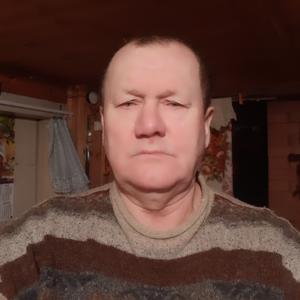 Парни в Гатчине: Виктор, 65 - ищет девушку из Гатчины
