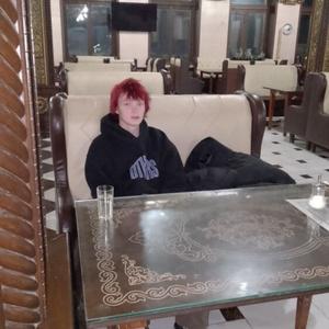Парни в Камышлове: Илья, 18 - ищет девушку из Камышлова