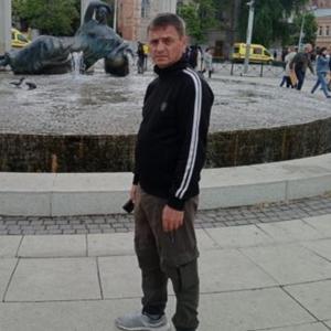 Виктор, 49 лет, Петров