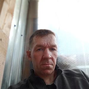 Антон, 45 лет, Волхов