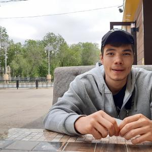Парни в Магнитогорске: Роберт, 21 - ищет девушку из Магнитогорска