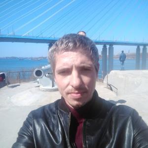 Парни в Владивостоке: Евгений Чёлушкин, 41 - ищет девушку из Владивостока