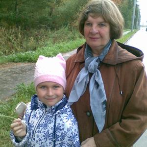 Девушки в Томске: Ольга, 70 - ищет парня из Томска
