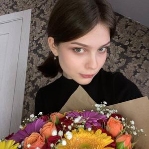 Девушки в Калининграде: Николь, 19 - ищет парня из Калининграда