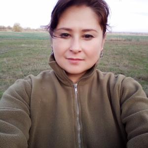 Девушки в Кишиневе: Lena, 40 - ищет парня из Кишинева