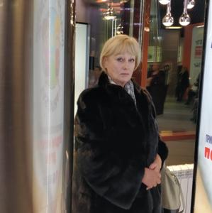 Девушки в Владивостоке: Ирина, 68 - ищет парня из Владивостока