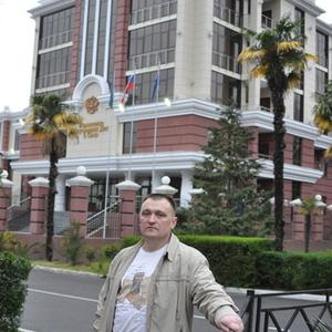 Парни в Черногорске: Олег, 47 - ищет девушку из Черногорска
