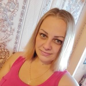 Девушки в Омске: Людмила, 32 - ищет парня из Омска
