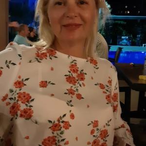 Девушки в Омске: Ирина, 52 - ищет парня из Омска