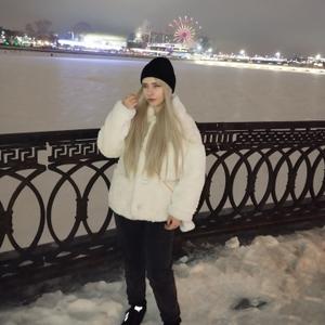 Девушки в Челябинске: Елена, 19 - ищет парня из Челябинска