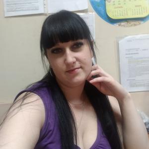 Девушки в Томске: Кристина, 33 - ищет парня из Томска