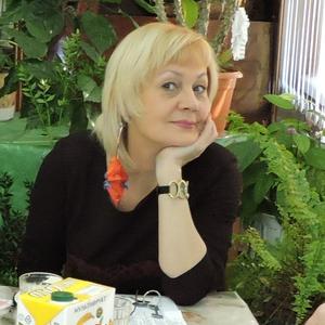 Девушки в Омске: Ирина, 64 - ищет парня из Омска