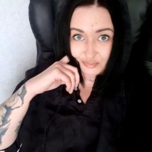 Девушки в Казани (Татарстан): Вика, 34 - ищет парня из Казани (Татарстан)