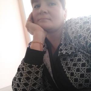 Девушки в Петрозаводске: Julia, 48 - ищет парня из Петрозаводска