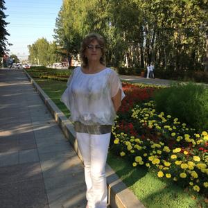 Девушки в Томске: Лариса, 63 - ищет парня из Томска