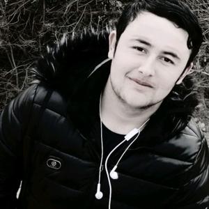 Адхам, 23 года, Татарстан