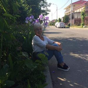 Девушки в Адлере: Irina, 66 - ищет парня из Адлера