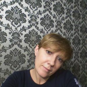 Девушки в Омске: Лидия, 45 - ищет парня из Омска