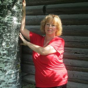 Девушки в Вологде: Елена, 65 - ищет парня из Вологды