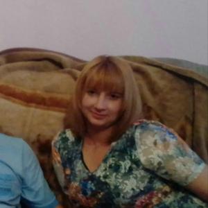 Девушки в Новосибирске: Оля, 36 - ищет парня из Новосибирска