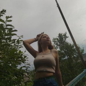 Девушки в Мурманске: Юлия, 21 - ищет парня из Мурманска