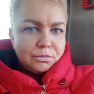 Девушки в Калининграде: Елена, 42 - ищет парня из Калининграда
