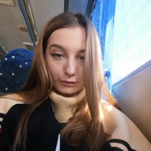 Девушки в Екатеринбурге: Елизавета, 24 - ищет парня из Екатеринбурга