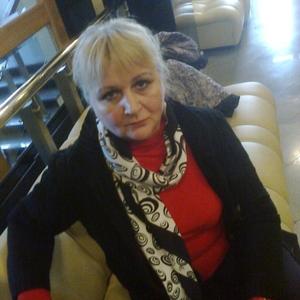 Девушки в Новокузнецке: Ирина , 62 - ищет парня из Новокузнецка