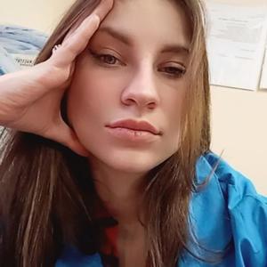 Девушки в Новомосковске: Алена, 25 - ищет парня из Новомосковска