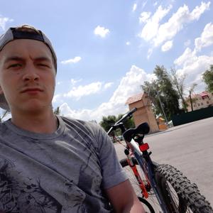 Парни в Саратове: Вадим, 24 - ищет девушку из Саратова