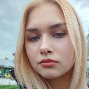 Девушки в Кемерово: Ксения, 19 - ищет парня из Кемерово