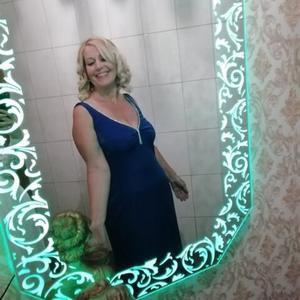 Девушки в Омске: Татьяна, 53 - ищет парня из Омска