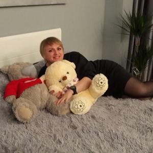 Девушки в Калининграде: Елена, 45 - ищет парня из Калининграда