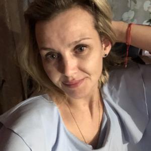Девушки в Усинске: Елена, 42 - ищет парня из Усинска