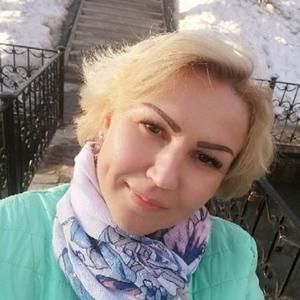 Девушки в Перми: Елена, 45 - ищет парня из Перми