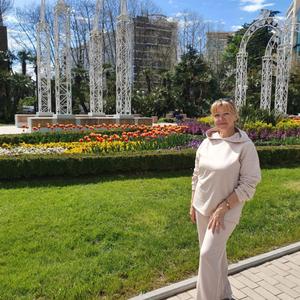 Девушки в Сочи: Елена, 58 - ищет парня из Сочи