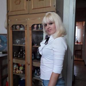 Девушки в Саратове: Любушка, 34 - ищет парня из Саратова