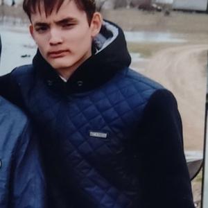 Виктор, 22 года, Астрахань