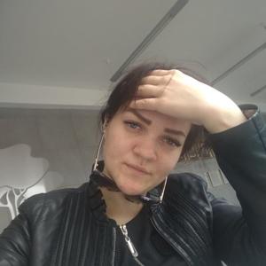 Девушки в Новосибирске: Елена, 27 - ищет парня из Новосибирска
