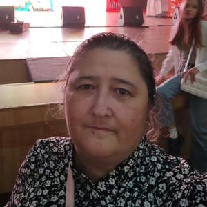 Девушки в Томске: Эльвира, 49 - ищет парня из Томска