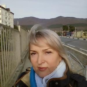 Девушки в Геленджике: Светлана Костина, 60 - ищет парня из Геленджика