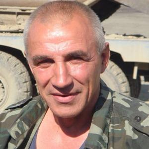 Александр, 68 лет, Магадан