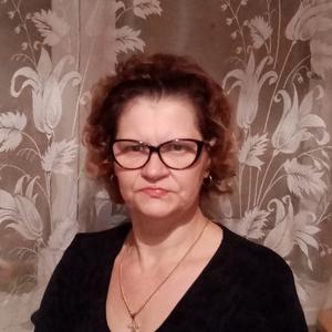 Девушки в Саратове: Алена, 53 - ищет парня из Саратова