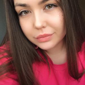 Девушки в Екатеринбурге: Алена, 25 - ищет парня из Екатеринбурга