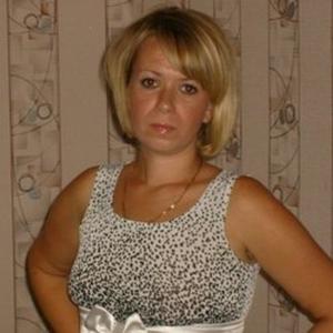 Девушки в Новомосковске: Евгения, 41 - ищет парня из Новомосковска