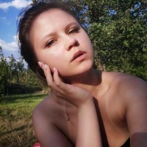 Девушки в Волгограде: Анюта, 27 - ищет парня из Волгограда
