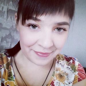 Девушки в Саратове: Ксения, 35 - ищет парня из Саратова