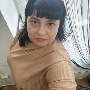 Девушки в Саратове: Юленька, 46 - ищет парня из Саратова