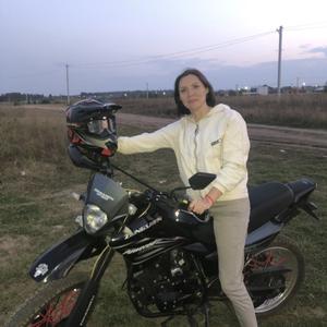 Девушки в Ижевске: Татьяна, 43 - ищет парня из Ижевска